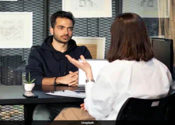 കൂടുതൽ യോഗ്യത വിനയാകുന്നു; സിവിയിൽ നിന്ന് അനുഭവപരിചയം വെട്ടിമുറിച്ച് ഉദ്യോഗാർത്ഥികൾ 1 കൂടുതൽ യോഗ്യത വിനയാകുന്നു; സിവിയിൽ നിന്ന് അനുഭവപരിചയം വെട്ടിമുറിച്ച് ഉദ്യോഗാർത്ഥികൾ