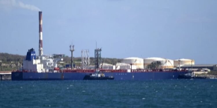 എണ്ണപ്രതിസന്ധിക്ക് പരിഹാരം: റഷ്യയിൽ നിന്ന് 3 കോടി ബാരൽ ക്രൂഡ് ഓയിൽ വാങ്ങി ഇന്ത്യ 1 sea