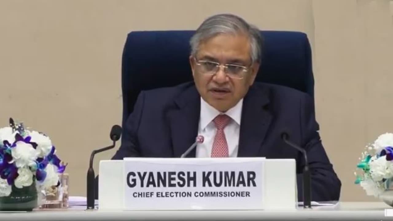 കേരളത്തിലെ അഞ്ച് ഉന്നത ഉദ്യോഗസ്ഥരെ മാറ്റി തെരഞ്ഞെടുപ്പ് കമ്മീഷൻ ഉത്തരവ്