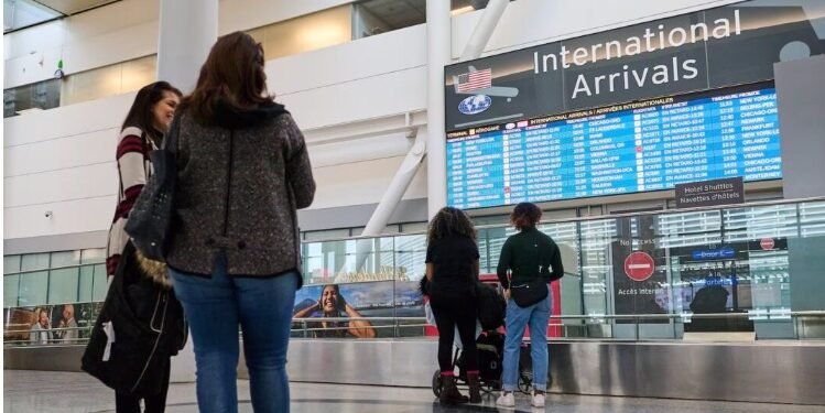 ഇറാൻ യുദ്ധം, കാനഡയിലും പ്രതിസന്ധി; വിമാന ടിക്കറ്റ് നിരക്കുകൾ ഉയർന്നേക്കും, സർവീസുകൾ വെട്ടിച്ചുരുക്കാൻ കമ്പനികൾ 1 ഇറാൻ യുദ്ധം, കാനഡയിലും പ്രതിസന്ധി; വിമാന ടിക്കറ്റ് നിരക്കുകൾ ഉയർന്നേക്കും, സർവീസുകൾ വെട്ടിച്ചുരുക്കാൻ കമ്പനികൾ