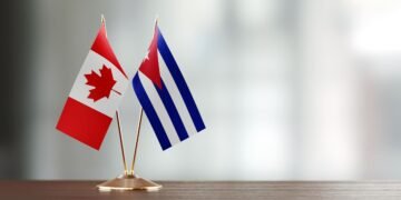 ക്യൂബ പ്രതിസന്ധി: അമേരിക്കൻ ഉപരോധം നീക്കാൻ കാനഡ ഇടപെടണം; നാനോസ് സർവേയിൽ പിന്തുണയുമായി കനേഡിയൻസ് 2 cuba-canada-flags