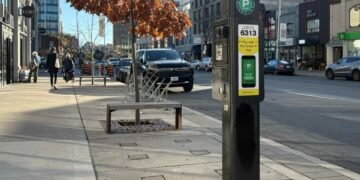 വലിയ വാഹനങ്ങൾക്ക് പാർക്കിങ് ചാർജ് കൂടുമോ? കാനഡയിലെ നഗരങ്ങളിലെ സ്ഥലപരിമിതിയിൽ പുതിയ ചർച്ചകൾക്ക് തുടക്കം