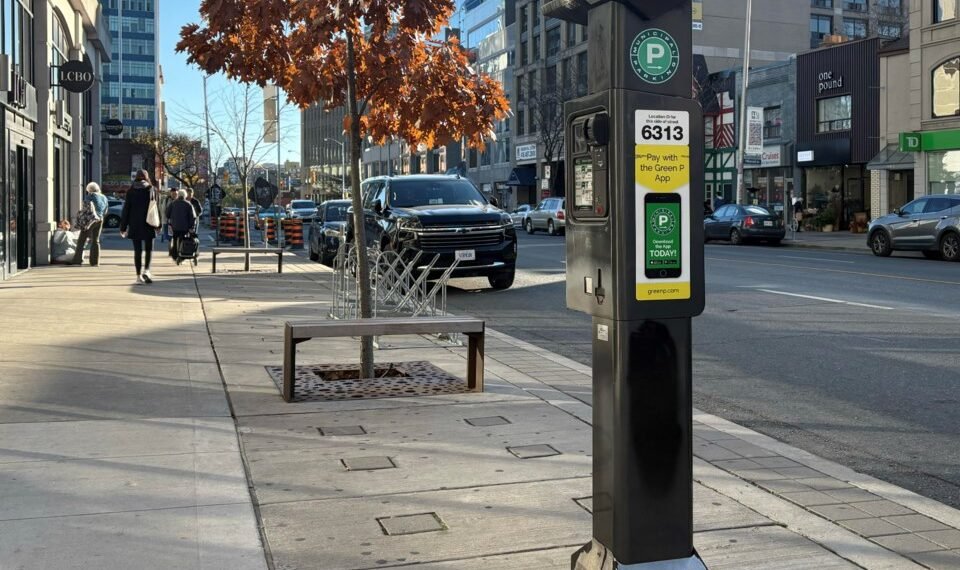 വലിയ വാഹനങ്ങൾക്ക് പാർക്കിങ് ചാർജ് കൂടുമോ? കാനഡയിലെ നഗരങ്ങളിലെ സ്ഥലപരിമിതിയിൽ പുതിയ ചർച്ചകൾക്ക് തുടക്കം