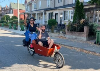 കാർഗോ ഇ-ബൈക്കുകളിൽ ഇനി മക്കളെയും ഒപ്പം കൂട്ടാം; നിയമം പരിഷ്കരിക്കാൻ ഒന്റാറിയോ സർക്കാർ, പിഴ ഒഴിവാകും