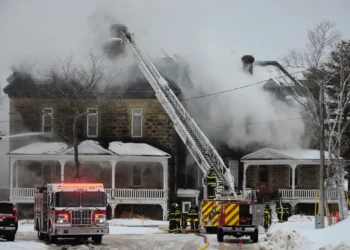 ചാത്തമിലെ നൂറ്റാണ്ടുകൾ പഴക്കമുള്ള കോൺവെൻ്റ് കെട്ടിടത്തിൽ വൻ തീപിടിത്തം; സംഭവം ഈസ്റ്റർ ദിനത്തിൽ 1 ചാത്തമിലെ നൂറ്റാണ്ടുകൾ പഴക്കമുള്ള കോൺവെൻ്റ് കെട്ടിടത്തിൽ വൻ തീപിടിത്തം; സംഭവം ഈസ്റ്റർ ദിനത്തിൽ