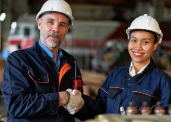 കാനഡയിൽ വിദേശ തൊഴിലാളികൾക്ക് നിയന്ത്രണം കടുക്കുന്നു; എൽഎംഐഎ നിയമങ്ങളിൽ മാറ്റം 1 കാനഡയിൽ വിദേശ തൊഴിലാളികൾക്ക് നിയന്ത്രണം കടുക്കുന്നു; എൽഎംഐഎ നിയമങ്ങളിൽ മാറ്റം