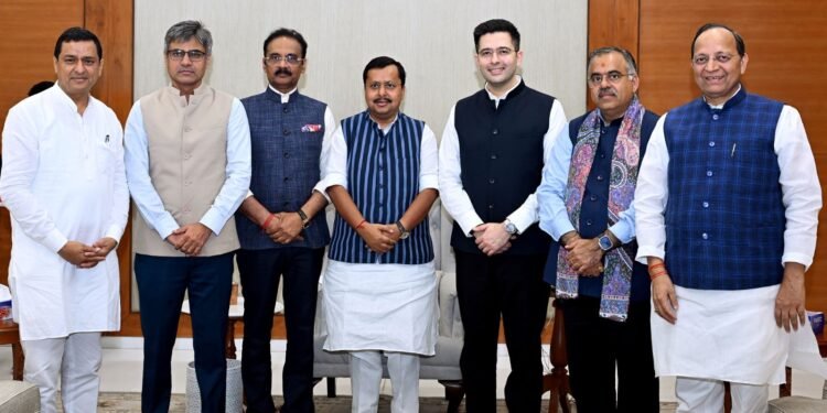 ആം ആദ്മി പാർട്ടിക്ക് കനത്ത പ്രഹരം: രാഘവ് ഛദ്ദയും സംഘവും ബിജെപിയിൽ; കെജ്‌രിവാളിന് അടിപതറുന്നു