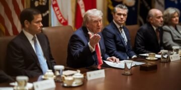 ഹോർമുസിൽ പോർവിളി: ‘നരകം’ തുറക്കുമെന്ന് ട്രംപ്; വിറങ്ങലിച്ച് വിപണി, എണ്ണവിലയിലും സ്വർണത്തിലും വൻ മാറ്റങ്ങൾ