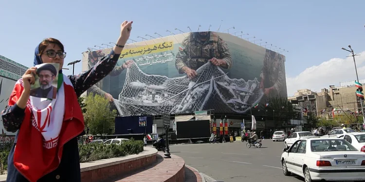 ഹോർമുസ് കടലിടുക്ക് അടച്ച് ഇറാൻ; പശ്ചിമേഷ്യയിൽ വീണ്ടും യുദ്ധഭീതി; വെടിനിർത്തൽ പാളുന്നു?