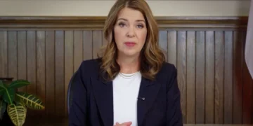 ലൈസൻസ് നിർബന്ധം; വിദേശ തൊഴിലാളി നിയമനത്തിന് പുതിയ നിയന്ത്രണങ്ങളുമായി ആൽബർട്ട 5 SMITH