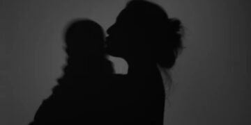 ഒന്റാറിയോയിലെ മലയാളി യുവതിയുടെ മരണം: ഭർത്താവിനും വീട്ടുകാർക്കുമെതിരെ ഗുരുതര ആരോപണങ്ങളുമായി ആത്മഹത്യാക്കുറിപ്പ് 10 mom and son