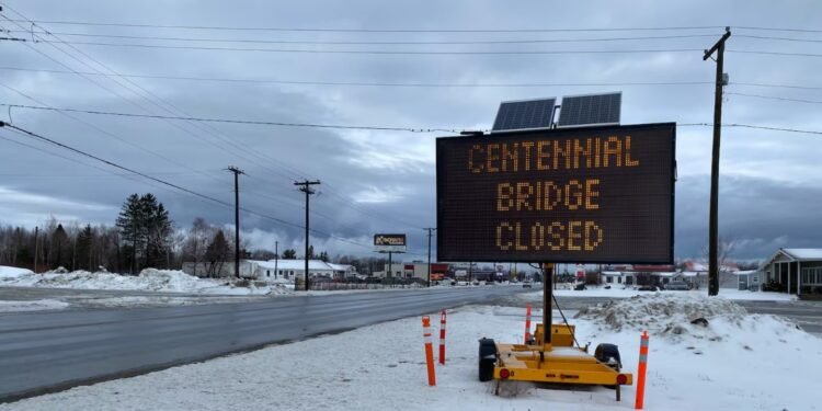 നവീകരണ പ്രവർത്തനങ്ങൾക്കായി മിറാമിച്ചി സെന്റനിയൽ പാലം അടച്ചു; ഗതാഗത നിയന്ത്രണം ഡിസംബർ വരെ 1 Centennial Bridge