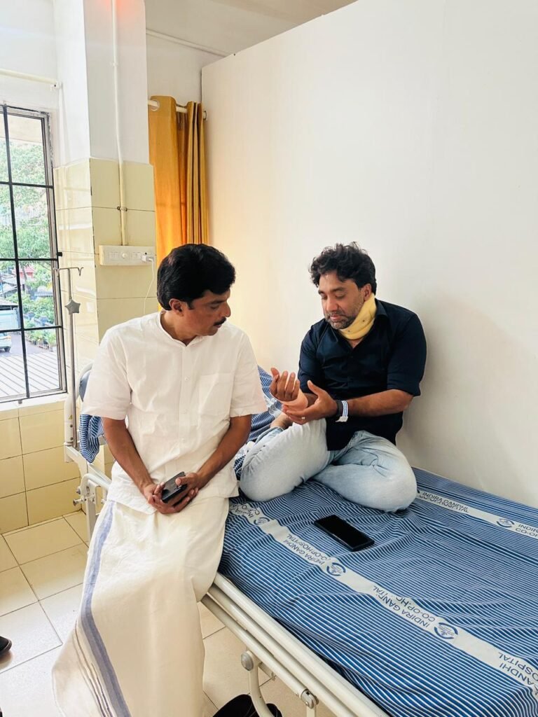 ഇലക്ഷൻ ത്രില്ലർ! കറുപ്പണിഞ്ഞ് ചാണ്ടി ഉമ്മൻ, പൊട്ടിക്കരഞ്ഞ് ശാന്തകുമാർ!;അക്ഷയയുടെ പോരാട്ടം മുതൽ പൂഞ്ഞാറിലെ പോര് വരെ; കേരളം വോട്ട് രേഖപ്പെടുത്തിയത് ഇങ്ങനെ.. 6 WhatsApp Image 2026 04 09 at 7.56.49 PM