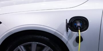 നയാഗ്രയിൽ ഇലക്ട്രിക് വാഹന വിപ്ലവം; ഫോർട്ട് ഇറിയിൽ പുതിയ ചാർജിംഗ് സ്റ്റേഷനുകൾ തുറന്നു