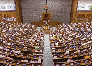 ലോക്സഭയിൽ വനിതാ സംവരണ ബിൽ; ശക്തമായ പ്രതിപക്ഷ പ്രതിഷേധങ്ങൾക്കിടയിലും അവതരണാനുമതി 9 ലോക്സഭയിൽ വനിതാ സംവരണ ബിൽ; ശക്തമായ പ്രതിപക്ഷ പ്രതിഷേധങ്ങൾക്കിടയിലും അവതരണാനുമതി