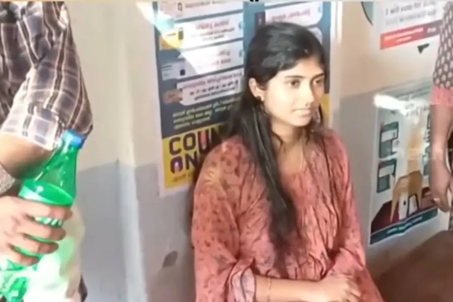 ഇലക്ഷൻ ത്രില്ലർ! കറുപ്പണിഞ്ഞ് ചാണ്ടി ഉമ്മൻ, പൊട്ടിക്കരഞ്ഞ് ശാന്തകുമാർ!;അക്ഷയയുടെ പോരാട്ടം മുതൽ പൂഞ്ഞാറിലെ പോര് വരെ; കേരളം വോട്ട് രേഖപ്പെടുത്തിയത് ഇങ്ങനെ.. 3 akshya jpg