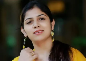 വോട്ടിങ് യന്ത്രത്തിൽ ‘അഞ്ജലി നായർ’ എന്ന് വേണം; ഹൈക്കോടതിയെ സമീപിച്ച് എൻഡിഎ സ്ഥാനാർത്ഥി