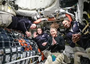 അപ്പോളോയുടെ റെക്കോർഡ് വീണു!; ചന്ദ്രന്റെ 'മറുപുറത്ത്' മനുഷ്യന്റെ കൈയൊപ്പ്!; ഇനി പുതിയ കുതിപ്പ് 1 അപ്പോളോയുടെ റെക്കോർഡ് വീണു!; ചന്ദ്രന്റെ ‘മറുപുറത്ത്’ മനുഷ്യന്റെ കൈയൊപ്പ്!; ഇനി പുതിയ കുതിപ്പ്