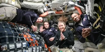 അപ്പോളോയുടെ റെക്കോർഡ് വീണു!; ചന്ദ്രന്റെ ‘മറുപുറത്ത്’ മനുഷ്യന്റെ കൈയൊപ്പ്!; ഇനി പുതിയ കുതിപ്പ്