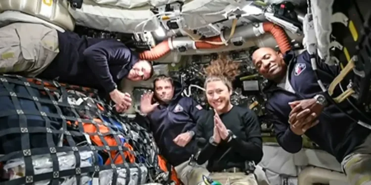 അപ്പോളോയുടെ റെക്കോർഡ് വീണു!; ചന്ദ്രന്റെ ‘മറുപുറത്ത്’ മനുഷ്യന്റെ കൈയൊപ്പ്!; ഇനി പുതിയ കുതിപ്പ്