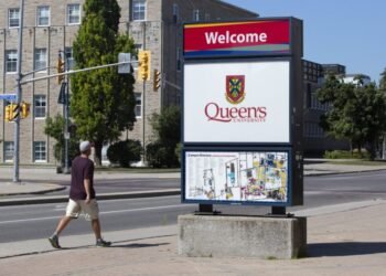 അന്താരാഷ്ട്ര വിദ്യാർത്ഥികൾക്ക് ഫീസ് ഇളവും സഹായവും; പഠനം മുടങ്ങാതിരിക്കാൻ വിദ്യാർത്ഥികൾക്ക് കൈത്താങ്ങുമായി കാനഡയിലെ സർവകലാശാലകൾ 1 അന്താരാഷ്ട്ര വിദ്യാർത്ഥികൾക്ക് ഫീസ് ഇളവും സഹായവും; പഠനം മുടങ്ങാതിരിക്കാൻ വിദ്യാർത്ഥികൾക്ക് കൈത്താങ്ങുമായി കാനഡയിലെ സർവകലാശാലകൾ