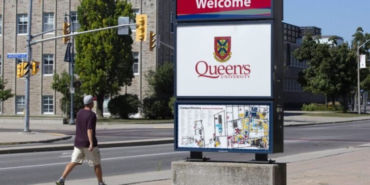 അന്താരാഷ്ട്ര വിദ്യാർത്ഥികൾക്ക് ഫീസ് ഇളവും സഹായവും; പഠനം മുടങ്ങാതിരിക്കാൻ വിദ്യാർത്ഥികൾക്ക് കൈത്താങ്ങുമായി കാനഡയിലെ സർവകലാശാലകൾ 1 അന്താരാഷ്ട്ര വിദ്യാർത്ഥികൾക്ക് ഫീസ് ഇളവും സഹായവും; പഠനം മുടങ്ങാതിരിക്കാൻ വിദ്യാർത്ഥികൾക്ക് കൈത്താങ്ങുമായി കാനഡയിലെ സർവകലാശാലകൾ