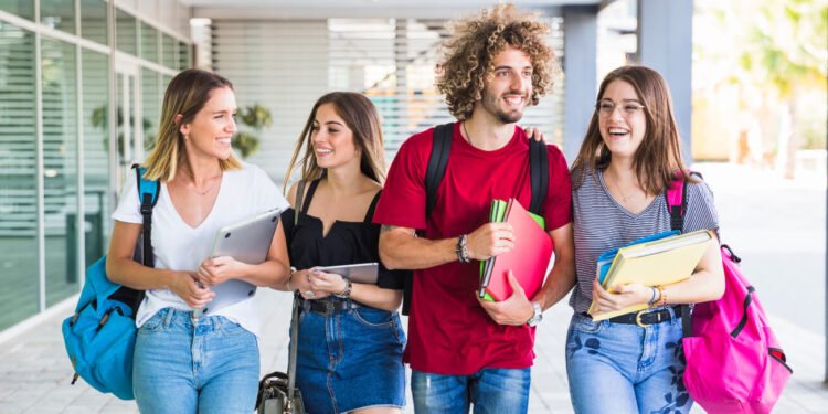 കാനഡയിൽ അന്താരാഷ്ട്ര വിദ്യാർത്ഥികൾക്ക് വൻ ഇളവുകൾ; വർക്ക് പെർമിറ്റ് നിബന്ധനകളിൽ മാറ്റം വരുന്നു!
