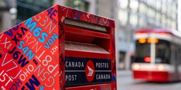 കാനഡ പോസ്റ്റ് ഡോർ ടു ഡോർ ഡെലിവറി നിർത്തലാക്കാൻ ഒരുങ്ങുന്നു; നാല് മില്യൺ കുടുംബങ്ങളെ ബാധിക്കുമെന്ന് റിപ്പോർട്ട് 3 കാനഡ പോസ്റ്റ് ഡോർ ടു ഡോർ ഡെലിവറി നിർത്തലാക്കാൻ ഒരുങ്ങുന്നു; നാല് മില്യൺ കുടുംബങ്ങളെ ബാധിക്കുമെന്ന് റിപ്പോർട്ട്