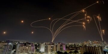 ഇറാന്റെ മിസൈലുകളെ വീഴ്ത്താൻ ഇസ്രായേൽ കവചം; യുഎഇയുടെ ആകാശം ഇനി അയൺ ഡോമിന് കീഴിൽ