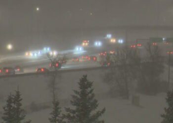 മഞ്ഞുവീഴ്ചയിൽ വിറച്ച് കാൽഗറി; പന്ത്രണ്ടോളം വാഹനങ്ങൾ കൂട്ടിയിടിച്ച് അപകടം, ജാഗ്രതാ നിർദ്ദേശം