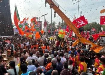 ആവേശക്കടലായി കൊട്ടിക്കലാശം; ഇനി നിശബ്ദ പ്രചാരണത്തിന്റെ മണിക്കൂറുകൾ, വിധിയെഴുത്ത് മറ്റന്നാൾ 2 ആവേശക്കടലായി കൊട്ടിക്കലാശം; ഇനി നിശബ്ദ പ്രചാരണത്തിന്റെ മണിക്കൂറുകൾ, വിധിയെഴുത്ത് മറ്റന്നാൾ