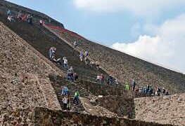 മെക്സിക്കോയിൽ ചിരിച്ചുകൊണ്ട് ഫോട്ടോയ്ക്ക് പോസ് ചെയ്ത് ബി.സി സ്വദേശികൾ; പിന്നിൽ കൊലയാളി! ആ ചിരി മരണത്തിന് തൊട്ടുമുമ്പായിരുന്നു; നടുക്കുന്ന ദൃശ്യങ്ങൾ പുറത്ത്