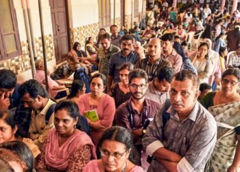 ചൂടിനെ വെല്ലുന്ന ആവേശം; കേരളം പോളിങ് ബൂത്തിൽ! തൃശൂരിൽ വോട്ടുചെയ്ത് മടങ്ങിയ ആൾ കുഴഞ്ഞുവീണ് മരിച്ചു 8 ചൂടിനെ വെല്ലുന്ന ആവേശം; കേരളം പോളിങ് ബൂത്തിൽ! തൃശൂരിൽ വോട്ടുചെയ്ത് മടങ്ങിയ ആൾ കുഴഞ്ഞുവീണ് മരിച്ചു