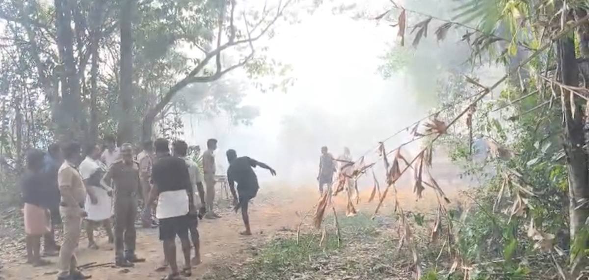 തൃശൂർ മുണ്ടത്തിക്കോട് വെടിക്കെട്ട് പുരയിൽ ഉഗ്രസ്ഫോടനം; മൂന്ന് പേർക്ക് ദാരുണാന്ത്യം, നാൽപതോളം പേർക്ക് പരിക്ക്