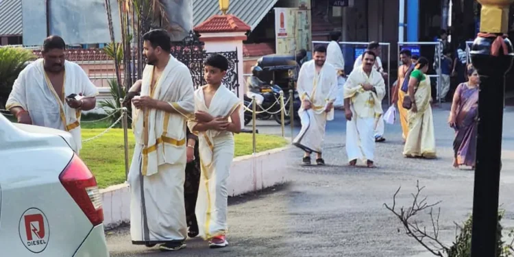 മുഖ്യമന്ത്രിയുടെ മകൻ വിവേക് കിരൺ ഗുരുവായൂരിൽ; ദൃശ്യങ്ങൾ പകർത്തിയ മാധ്യമപ്രവർത്തകനെ കഴുത്തിന് പിടിച്ചുതള്ളി, ഫോണിലെ വീഡിയോ ഡിലീറ്റ് ചെയ്യിപ്പിച്ചു