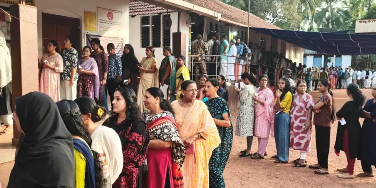 വോട്ടെടുപ്പ് സമയം അവസാനിച്ചു; കനത്ത പോളിങ്ങോടെ കേരളം വിധിയെഴുതി