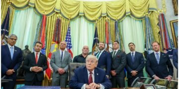 അടുത്ത 72 മണിക്കൂർ നിർണ്ണായകം; വൈറ്റ് ഹൗസിൽ വൻ പ്ലാൻ; ട്രംപും സംഘവും അടിയന്തര ചർച്ചയിൽ!