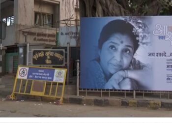 ആശാ ഭോസ്‌ലെക്ക് ആദരമർപ്പിച്ചതിൽ പാകിസ്ഥാനിൽ വൻ വിവാദം, പാക് ചാനലിനെതിരെ നടപടിയുമായി സർക്കാർ