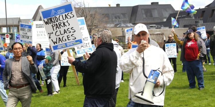 Niagara Parks Workers on Strike
