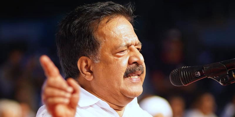 മുഖ്യമന്ത്രി കസേരയ്ക്കായി ചെന്നിത്തല ദില്ലിയിലേക്ക്; സീനിയോറിറ്റി ഉയർത്തിക്കാട്ടി ശക്തമായ അവകാശവാദം