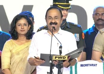 ആദ്യ മന്ത്രിസഭാ യോഗത്തിൽ വമ്പൻ പ്രഖ്യാപനങ്ങളുമായി വി.ഡി സതീശൻ സർക്കാർ; കെഎസ്ആർടിസിയിൽ സ്ത്രീകൾക്ക് സൗജന്യ യാത്ര 7 ആദ്യ മന്ത്രിസഭാ യോഗത്തിൽ വമ്പൻ പ്രഖ്യാപനങ്ങളുമായി വി.ഡി സതീശൻ സർക്കാർ; കെഎസ്ആർടിസിയിൽ സ്ത്രീകൾക്ക് സൗജന്യ യാത്ര