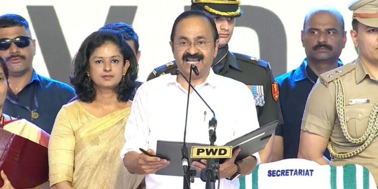 ആദ്യ മന്ത്രിസഭാ യോഗത്തിൽ വമ്പൻ പ്രഖ്യാപനങ്ങളുമായി വി.ഡി സതീശൻ സർക്കാർ; കെഎസ്ആർടിസിയിൽ സ്ത്രീകൾക്ക് സൗജന്യ യാത്ര