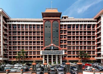 നടി ആക്രമിക്കപ്പെട്ട കേസ്: മെമ്മറി കാർഡ് ചോർച്ചയിൽ പുതിയ അന്വേഷണം തേടി അതിജീവിത ഹൈക്കോടതിയിൽ