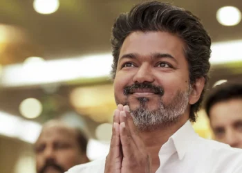 ജനപ്രീതിയിൽ ഒന്നാമൻ മലയാളികളുടെ ആ പ്രിയനടൻ; ഒരു സ്ഥാനം മെച്ചപ്പെടുത്തി വിജയ്; ഓർമാക്സ് പട്ടിക പുറത്ത്! 3 ജനപ്രീതിയിൽ ഒന്നാമൻ മലയാളികളുടെ ആ പ്രിയനടൻ; ഒരു സ്ഥാനം മെച്ചപ്പെടുത്തി വിജയ്; ഓർമാക്സ് പട്ടിക പുറത്ത്!