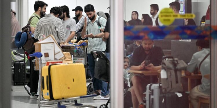 ‘ഏത് മാർഗത്തിലായാലും ഉടൻ ഇറാൻ വിടണം’; ഇന്ത്യക്കാർക്ക് കർശന മുന്നറിയിപ്പുമായി ഇന്ത്യൻ എംബസി