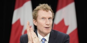 'We will not give in to Trump's threats'; Minister Mark Miller clarifies that there will be no compromise on children's online safety
