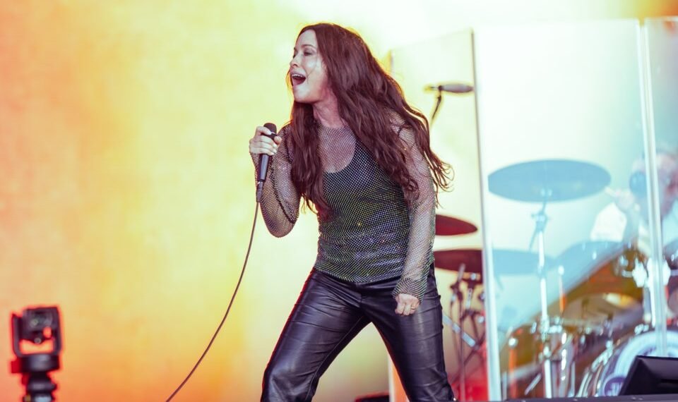 Home 9 glasto 2025 50 alanis morissette
