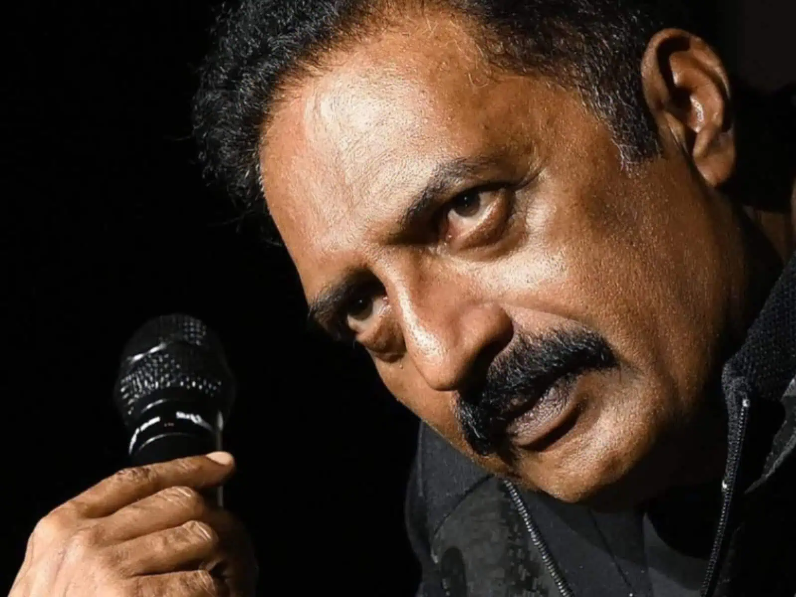 മൂന്ന് സംസ്ഥാനങ്ങളിലായി 4 വോട്ടർ ഐഡി; നടൻ പ്രകാശ് രാജിനെതിരെ ജാമ്യമില്ലാ വാറന്റ്