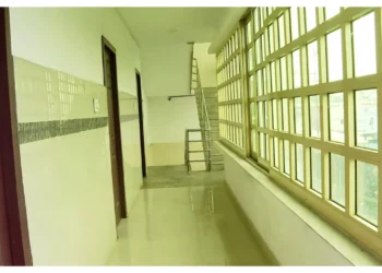 ലോഡ്ജിൽ മുറിയെടുത്ത് പ്രസവം; തൃശ്ശൂരിൽ യുവതിയും നവജാത ശിശുവും മരിച്ച നിലയിൽ; ഒപ്പമുണ്ടായിരുന്ന സുഹൃത്ത് കസ്റ്റഡിയിൽ 10 room