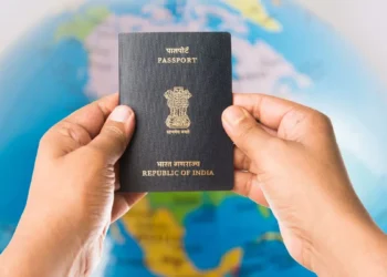 യുഎഇയിൽ ഇന്ത്യൻ പ്രവാസികൾ കുരുക്കിൽ! പുതിയ കമ്പനിയുടെ വരവ് വൈകുന്നു; അടിയന്തര സേവനങ്ങൾക്ക് എംബസി മാത്രം !
